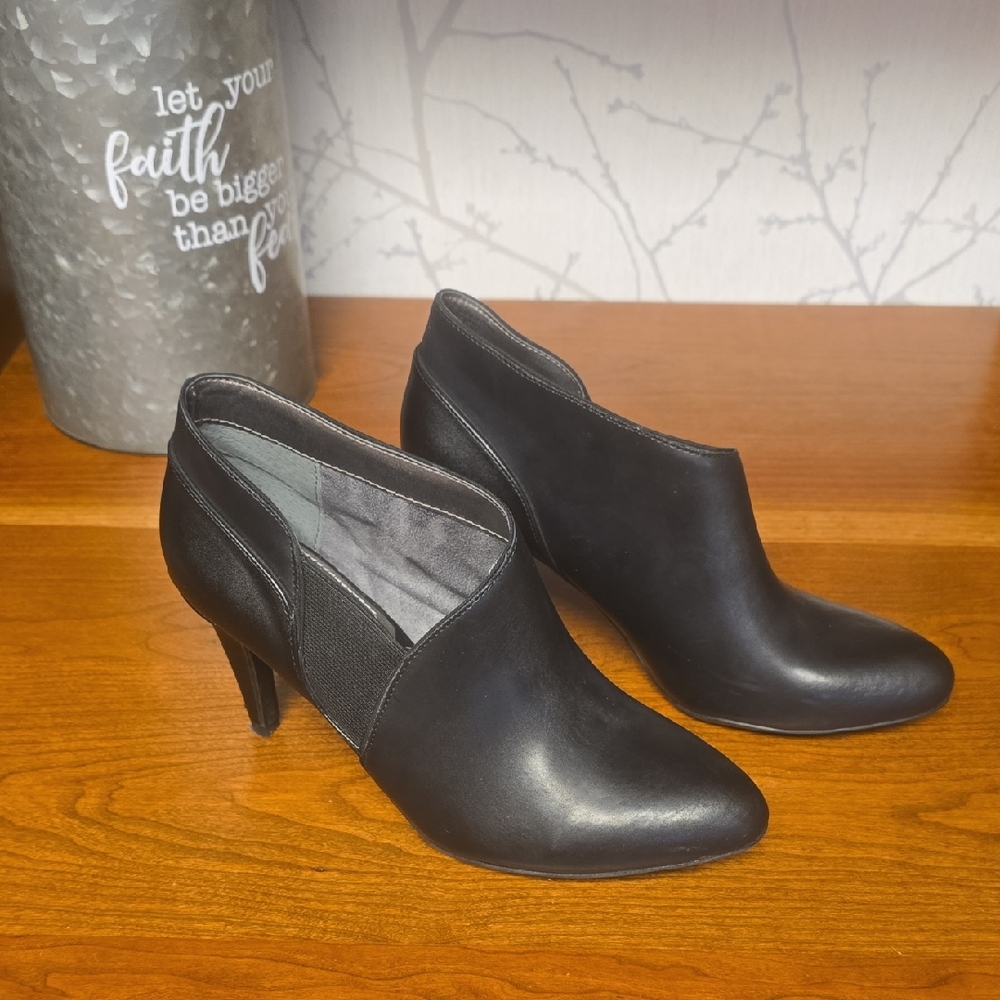 Adrienne Vittadini Black Heeled Ankle Booties